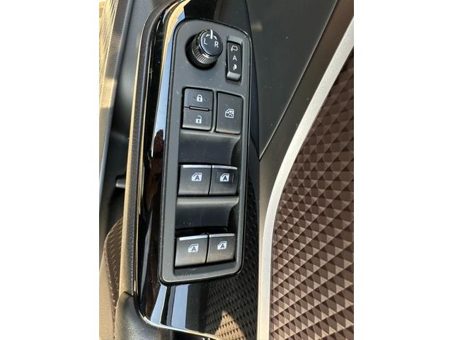 Ｃ－ＨＲ Ｇ－Ｔ　４ＷＤターボ　モデリスタフルエアロ　純正８インチナビ　バックカメラ　ＥＴＣ　Ｂｌｕｅｔｏｏｔｈ　ドライブレコーダー　クルーズコントロール　純正１８インチアルミ　オートハイビーム　前席シートヒーター（24枚目）