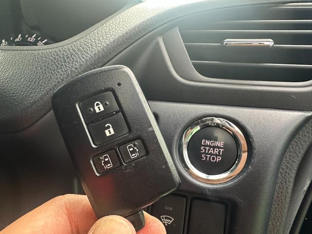 ノア Ｘ　４ＷＤ　衝突軽減ブレーキ　両側パワースライドドア　社外ナビゲーション　フリップダウンモニター　ＤＶＤ再生可能　Ｂｌｕｅｔｏｏｔｈ　バックカメラ　ＥＴＣ　社外エンジンスターター　ワイパーデアイサー（13枚目）