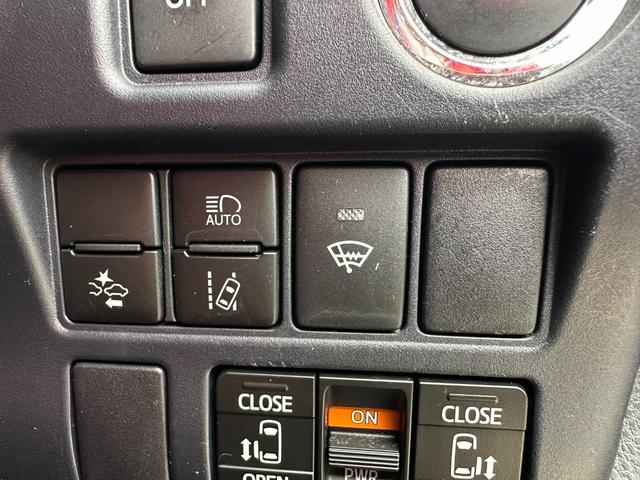 ノア Ｘ　４ＷＤ　衝突軽減ブレーキ　両側パワースライドドア　社外ナビゲーション　フリップダウンモニター　ＤＶＤ再生可能　Ｂｌｕｅｔｏｏｔｈ　バックカメラ　ＥＴＣ　社外エンジンスターター　ワイパーデアイサー（16枚目）