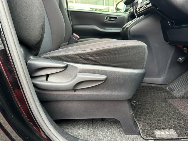 ノア Ｘ　４ＷＤ　衝突軽減ブレーキ　両側パワースライドドア　社外ナビゲーション　フリップダウンモニター　ＤＶＤ再生可能　Ｂｌｕｅｔｏｏｔｈ　バックカメラ　ＥＴＣ　社外エンジンスターター　ワイパーデアイサー（30枚目）