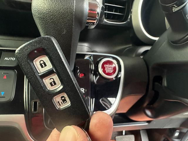 N-BOXカスタム G・Lパッケージ 4WD 社外ナビゲーション Bluetooth HIDヘッドライト 左側パワースライドドア 純正エンジンスターター オートエアコン イオンプラズマクラスター スマートキー 前席シートヒーター(10枚目)