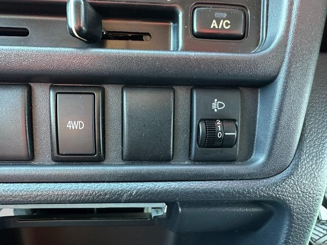 ＮＴ１００クリッパートラック ＤＸ　４ＷＤ　幌付き　エアコン　パワステ　Ｄ席エアバック　オートマチック車（4枚目）