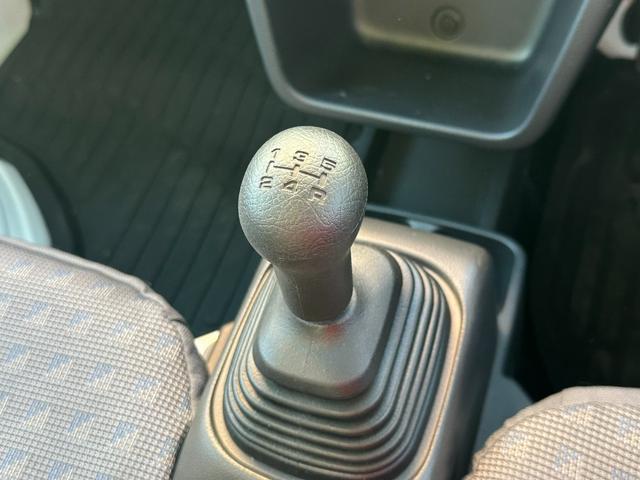 キャリイトラック 頑丈ダンプ　４ＷＤ　頑丈ダンプ　社外ナビ　社外ＬＥＤヘッドライト　フォグ　横滑り防止装置　ライトレベライザー　エアコン　パワステ　社外ルーフキャリア（9枚目）