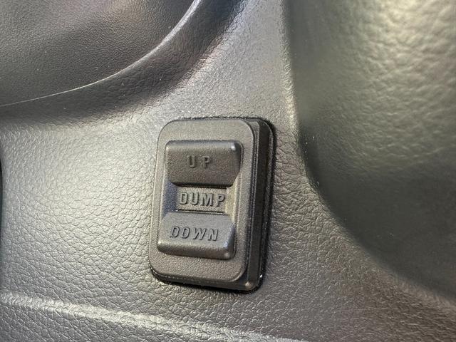 キャリイトラック 頑丈ダンプ　４ＷＤ　頑丈ダンプ　社外ナビ　社外ＬＥＤヘッドライト　フォグ　横滑り防止装置　ライトレベライザー　エアコン　パワステ　社外ルーフキャリア（12枚目）