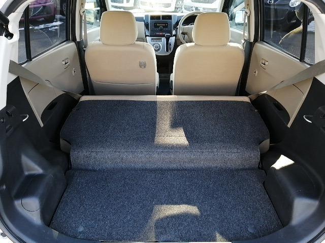 プレオ Ｌリミテッド　４ＷＤ　衝突安全ボディ　スマートキー　ＣＤ　電動格納ミラー　エアコン　パワーステアリング　パワーウインドウ　ＡＢＳ　運転席エアバッグ　助手席エアバッグ（7枚目）