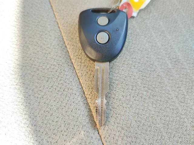 今や欠かせないアイテムとなったキーレス。もちろん付いています。直接キーを差し込まなくてもドアの施錠・開錠が出来ます。ドア回りのキズ防止にもなりますね