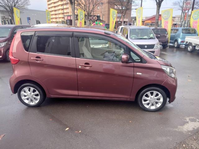 ｅＫワゴン Ｇ　４ＷＤ　車検２年　純正アルミホイール　バックカメラ　プッシュスタート　スマートキー　シートヒーター　電動格納ドアミラー　オートエアコン　ハロゲンヘッドライト　純正ＣＤコンポ（5枚目）