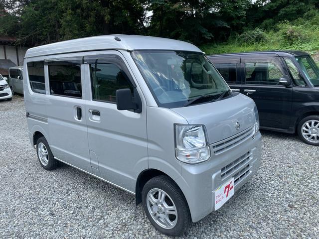 ＮＶ１００クリッパーバン ＤＸ　切り替え４ＷＤ　５速マニュアル　ナビ　テレビ　アルミホイール　スモークガラス（6枚目）