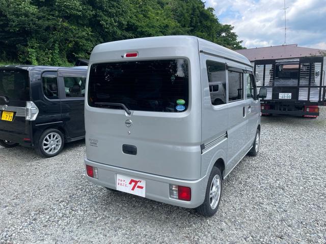 ＮＶ１００クリッパーバン ＤＸ　切り替え４ＷＤ　５速マニュアル　ナビ　テレビ　アルミホイール　スモークガラス（9枚目）