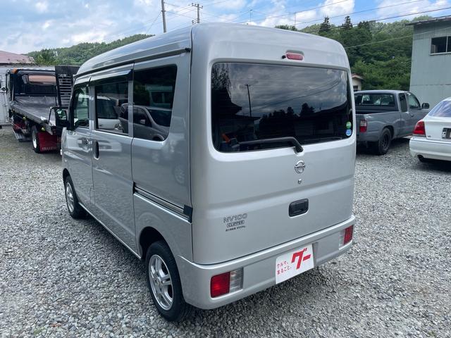 ＮＶ１００クリッパーバン ＤＸ　切り替え４ＷＤ　５速マニュアル　ナビ　テレビ　アルミホイール　スモークガラス（11枚目）