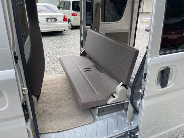 ＮＶ１００クリッパーバン ＤＸ　切り替え４ＷＤ　５速マニュアル　ナビ　テレビ　アルミホイール　スモークガラス（19枚目）