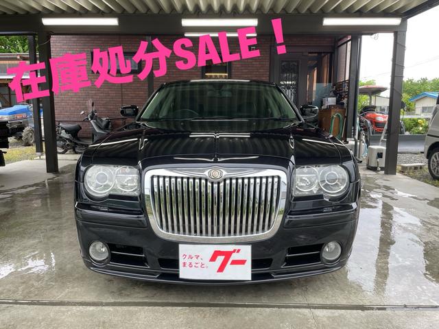 クライスラー・３００Ｃ ＳＲＴ８　ＨＥＭＩ６１００ＣＣエンジン搭載　サンルーフ　２０インチアルミ（2枚目）