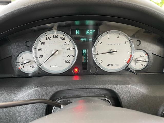 クライスラー・３００Ｃ ＳＲＴ８　ＨＥＭＩ６１００ＣＣエンジン搭載　サンルーフ　２０インチアルミ（15枚目）