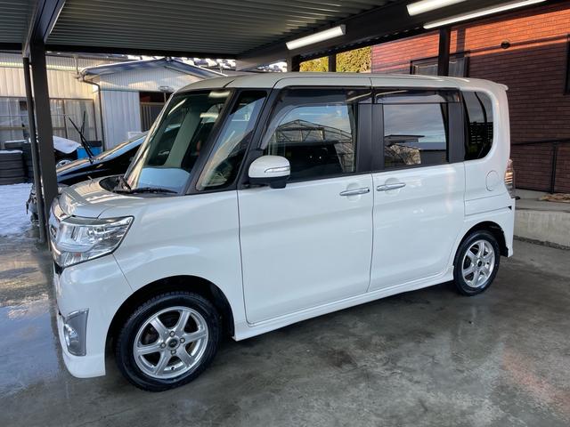 タント カスタムＸ　ＳＡ　４ＷＤ　ナビ　テレビ　スマートキー　アイドリングストップ　スタッドレスタイヤ　電動スライドドア（6枚目）