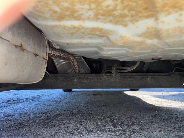 多少の錆はあります。別途料金にはなりますが、下廻り黒色塗装も行っておりますので、気軽にご相談下さい。