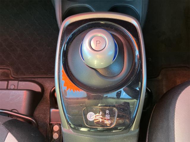 ノート ｅ－パワー　Ｂ　ＦＯＵＲ　４ＷＤ　ＥＴＣ　全周囲カメラ　クリアランスソナー　レーンアシスト　衝突被害軽減システム　オートライト　スマートキー　電動格納ミラー　ＣＶＴ　盗難防止システム　衝突安全ボディ　ＡＢＳ　ＥＳＣ　ＣＤ（6枚目）