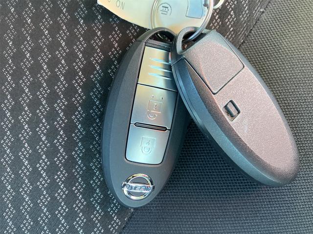 ノート ｅ－パワー　Ｂ　ＦＯＵＲ　４ＷＤ　ＥＴＣ　全周囲カメラ　クリアランスソナー　レーンアシスト　衝突被害軽減システム　オートライト　スマートキー　電動格納ミラー　ＣＶＴ　盗難防止システム　衝突安全ボディ　ＡＢＳ　ＥＳＣ　ＣＤ（11枚目）