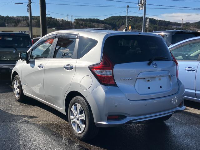 ノート ｅ－パワー　Ｂ　ＦＯＵＲ　４ＷＤ　ＥＴＣ　全周囲カメラ　クリアランスソナー　レーンアシスト　衝突被害軽減システム　オートライト　スマートキー　電動格納ミラー　ＣＶＴ　盗難防止システム　衝突安全ボディ　ＡＢＳ　ＥＳＣ　ＣＤ（16枚目）