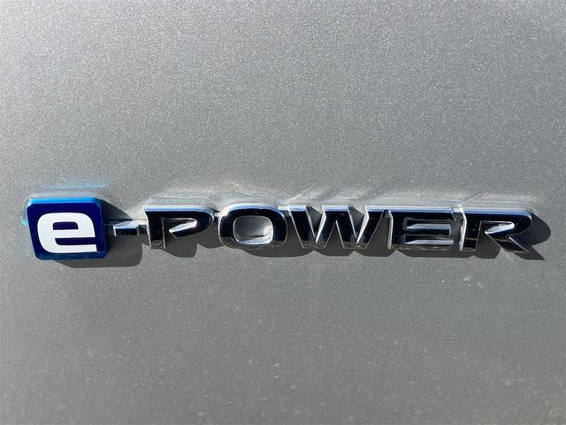 ノート ｅ－パワー　Ｂ　ＦＯＵＲ　４ＷＤ　ＥＴＣ　全周囲カメラ　クリアランスソナー　レーンアシスト　衝突被害軽減システム　オートライト　スマートキー　電動格納ミラー　ＣＶＴ　盗難防止システム　衝突安全ボディ　ＡＢＳ　ＥＳＣ　ＣＤ（21枚目）