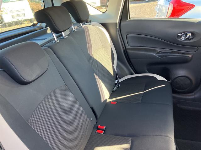 ノート ｅ－パワー　Ｂ　ＦＯＵＲ　４ＷＤ　ＥＴＣ　全周囲カメラ　クリアランスソナー　レーンアシスト　衝突被害軽減システム　オートライト　スマートキー　電動格納ミラー　ＣＶＴ　盗難防止システム　衝突安全ボディ　ＡＢＳ　ＥＳＣ　ＣＤ（29枚目）