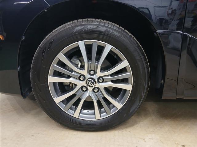 デザイン性にも優れた純正アルミホイールです