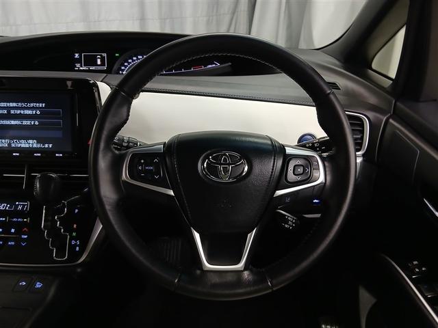 ステアリングスイッチ付き。前方から目を離すことなく操作することが可能です。