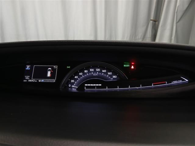 文字やアイコンがクリアに表示され、昼夜問わず高い視認性を確保。長時間の運転でも安心です。