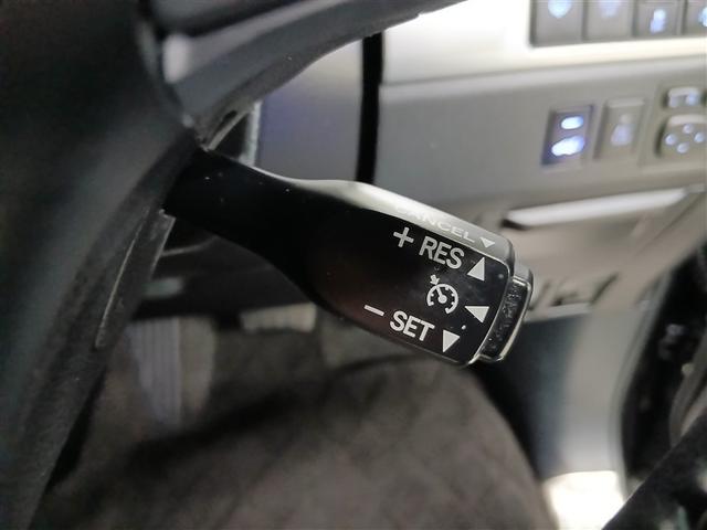 クルーズコントロール装備　アクセルを踏むことなく車速を一定キープ。高速道路も楽々走行できます。