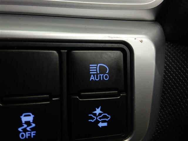 オートマチックハイビームとは、先行車や対向車のライトを認識し、ハイビームとロービームを自動で切り替える機能です。夜道の視界を確保します。