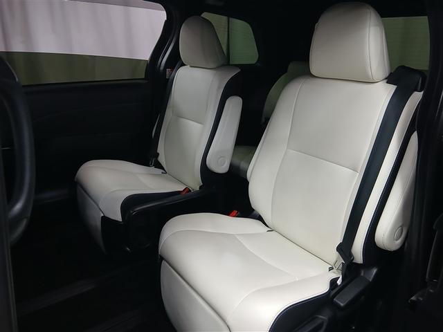 電動スライドドアと組み合わせることで、乗り降りがスムーズ。荷物の多い時や小さなお子様連れにも安心です。