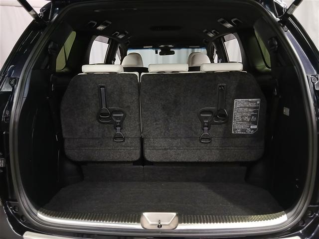 旅行やアウトドア用品も余裕で積み込めるラゲッジルーム。家族のお出かけに最適です。