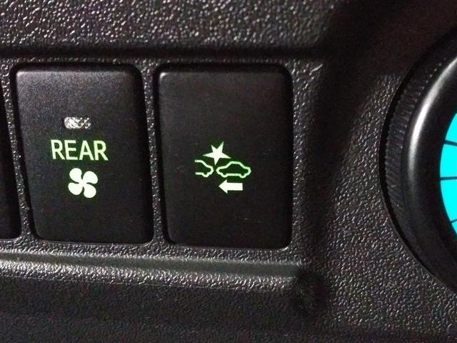 ハイエースバン DX 4WD 寒冷地 衝突被害軽減システム ディーゼル 盗難防止装置 キーレス 横滑り防止機能 3列シート ベンチシート 乗車定員9人(14枚目)