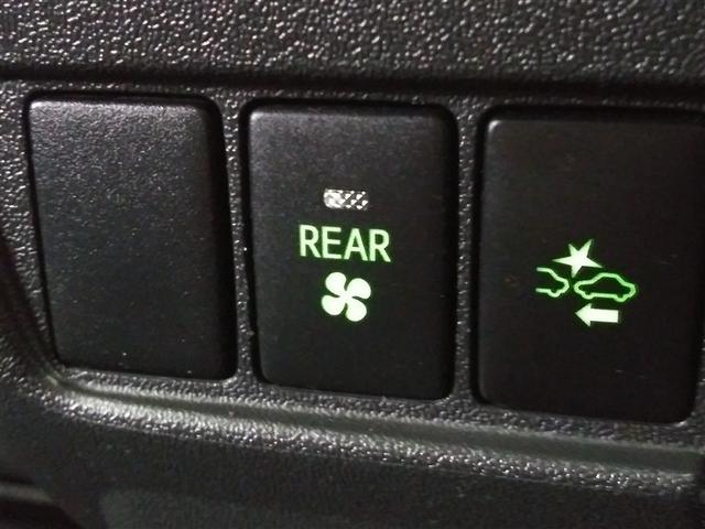 ハイエースバン DX 4WD 寒冷地 衝突被害軽減システム ディーゼル 盗難防止装置 キーレス 横滑り防止機能 3列シート ベンチシート 乗車定員9人(15枚目)