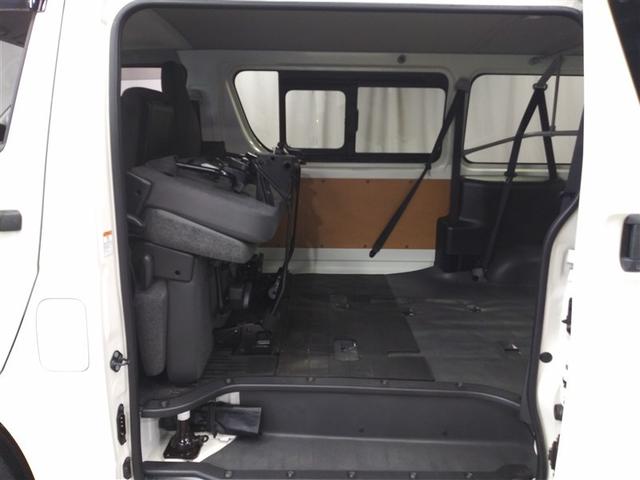 ハイエースバン DX 4WD 寒冷地 衝突被害軽減システム ディーゼル 盗難防止装置 キーレス 横滑り防止機能 3列シート ベンチシート 乗車定員9人(31枚目)
