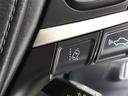 レーンディパーチャーアラートとは車線または走路からの逸脱の可能性を警告すると共に、車線または走路からの逸脱を避けるためのハンドル操作の一部を支援する機能です。詳細は販売店スタッフまでおたずねください。