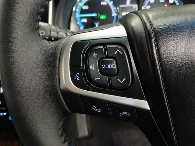 �X�e�A�����O�ɂ͉^�]���ł��ȒP�ɑ���ł���e��X�C�b�`���Ă܂�