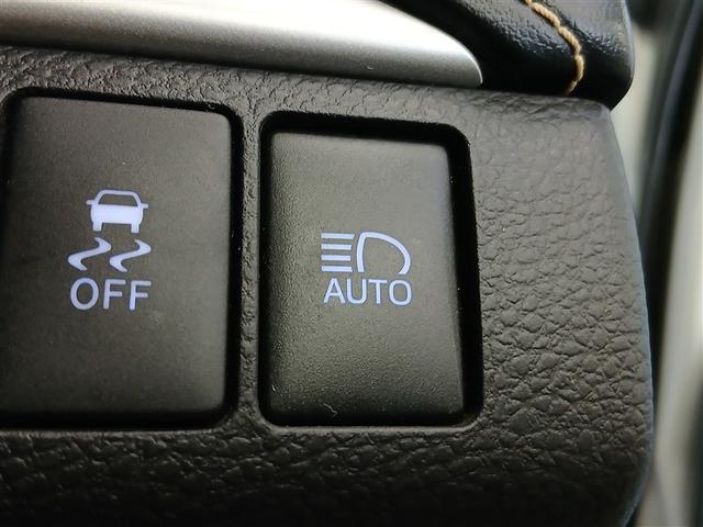 �I�[�g�}�`�b�N�n�C�r�[���Ƃ́A��s�Ԃ�Ό��Ԃ̃��C�g��F�����A�n�C�r�[���ƃ��[�r�[���������Ő؂�ւ���@�\�ł��B�铹�̎��E���m�ۂ��܂��B