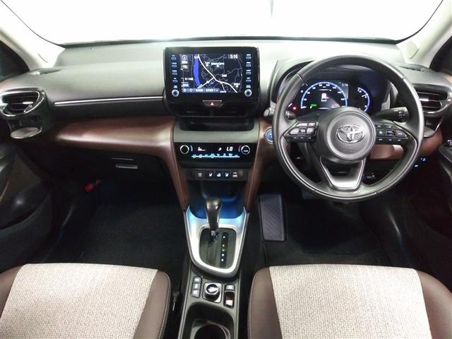 ヤリスクロス ハイブリッドZ 4WD 寒冷地 衝突被害軽減システム メモリーナビ バックカメラ フルセグ LEDヘッドランプ アルミホイール スマートキー オートクルーズコントロール ETC 盗難防止装置 電動シート キーレス(9枚目)