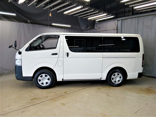 ハイエースバン ＤＸ　４ＷＤ　寒冷地　ディーゼル　メモリーナビ　バックカメラ　ワンセグ　ＥＴＣ　盗難防止装置　キーレス　横滑り防止機能　３列シート　ベンチシート　乗車定員９人（2枚目）