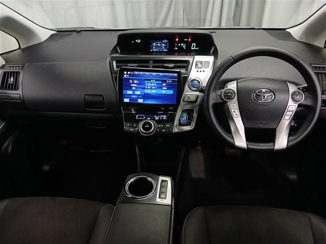 シンプルで見やすいインパネデザイン。操作系がドライバーの手元に集約され、直感的に扱えます