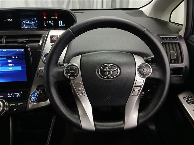 ステアリングスイッチ付き。前方から目を離すことなく操作することが可能です。