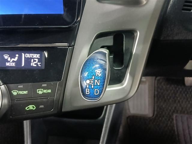 直感的に扱えるシフトレバー配置で、初めての方でも安心して運転できます