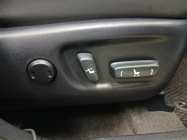 パワーシート搭載。微妙な調整が手軽にでき、ピッタリなポジションで運転することが可能です。