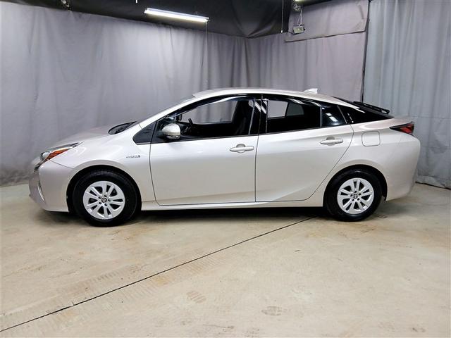 プリウス Ｓセーフティプラス　４ＷＤ　寒冷地　衝突被害軽減システム　メモリーナビ　バックカメラ　フルセグ　ＬＥＤヘッドランプ　アルミホイール　スマートキー　オートクルーズコントロール　ＥＴＣ　盗難防止装置　キーレス　横滑り防止機能（2枚目）