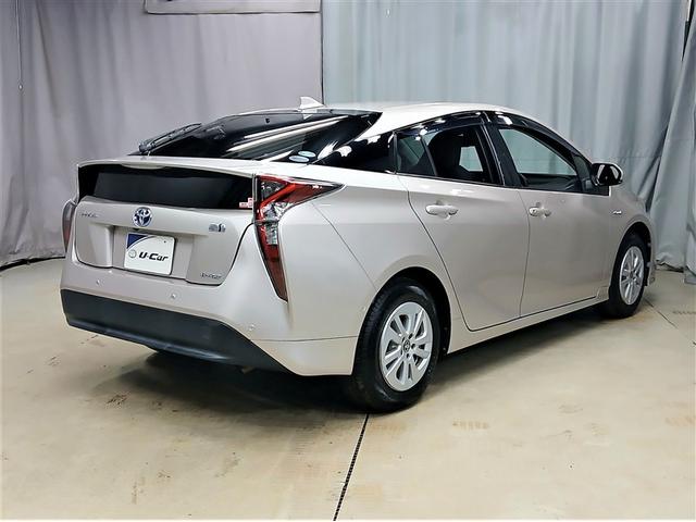 プリウス Ｓセーフティプラス　４ＷＤ　寒冷地　衝突被害軽減システム　メモリーナビ　バックカメラ　フルセグ　ＬＥＤヘッドランプ　アルミホイール　スマートキー　オートクルーズコントロール　ＥＴＣ　盗難防止装置　キーレス　横滑り防止機能（3枚目）