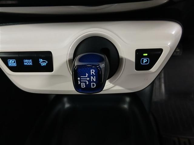 プリウス Ｓセーフティプラス　４ＷＤ　寒冷地　衝突被害軽減システム　メモリーナビ　バックカメラ　フルセグ　ＬＥＤヘッドランプ　アルミホイール　スマートキー　オートクルーズコントロール　ＥＴＣ　盗難防止装置　キーレス　横滑り防止機能（13枚目）