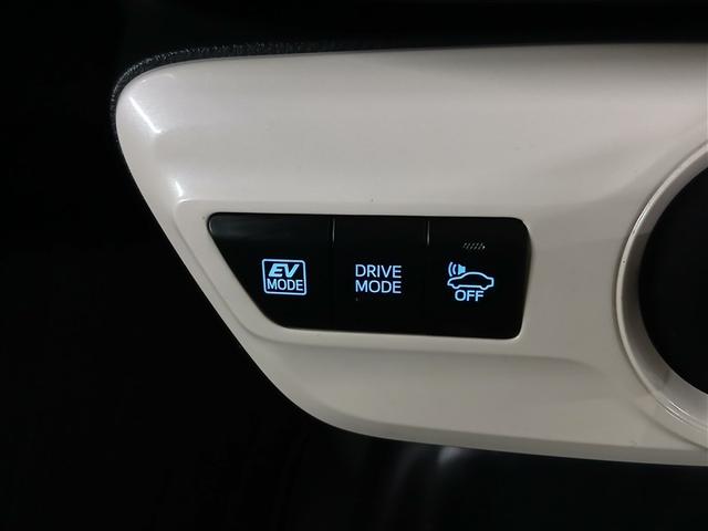 プリウス Ｓセーフティプラス　４ＷＤ　寒冷地　衝突被害軽減システム　メモリーナビ　バックカメラ　フルセグ　ＬＥＤヘッドランプ　アルミホイール　スマートキー　オートクルーズコントロール　ＥＴＣ　盗難防止装置　キーレス　横滑り防止機能（16枚目）