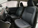 広々とした前席は、ゆとりあるシート設計で長時間の運転でも疲れにくく、運転席からの視界も良好です
