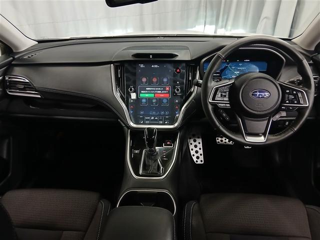 ドライバーを中心に設計されたインパネは、機能性と快適性を両立しています