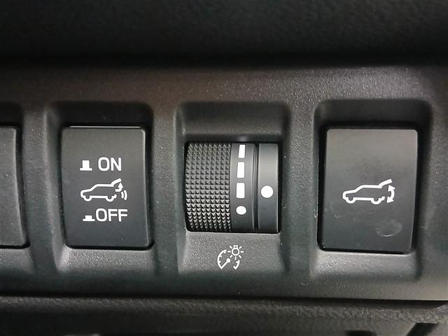 積載時に後ろが下がってライトが高くなったことによる相手車への眩惑を防止する焦点調整ができます